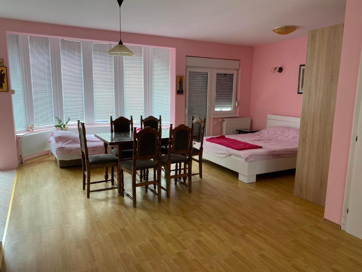 Guest House Trajkovic Ягодина Екстериор снимка